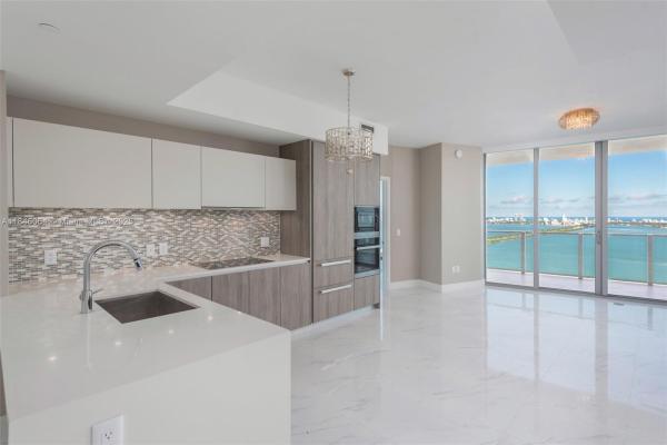 BISCAYNE BEACH CONDO