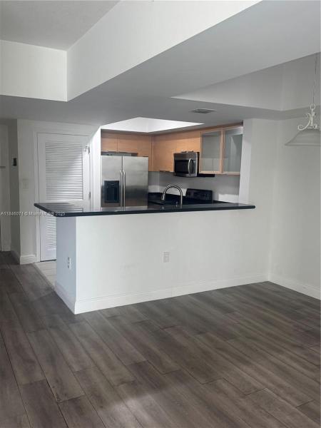 HOLLYWOOD STATION RES CON