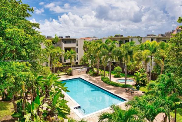 DADELAND GROVE CONDO