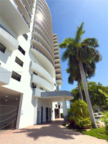 THE LUXOR RESIDENCES CONDO