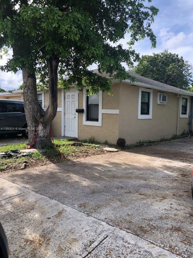 HOLLYWOOD PARK - фото