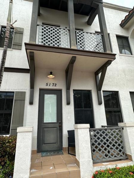 DOWNTOWN DORAL DUTCHER