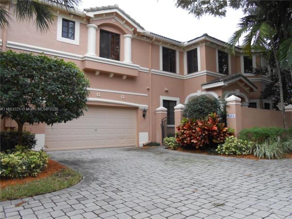 COURTSIDE AT WESTON HILLS