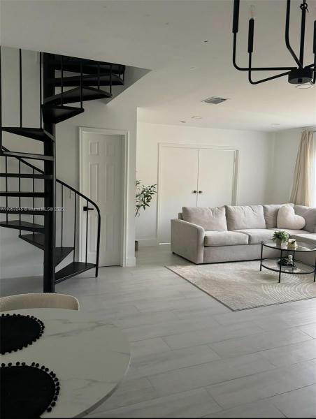 LAGO DEL REY CONDO #1