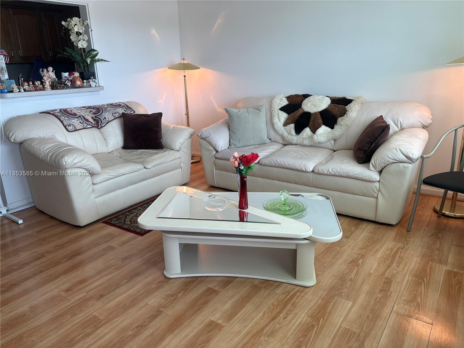 Century Village - фото