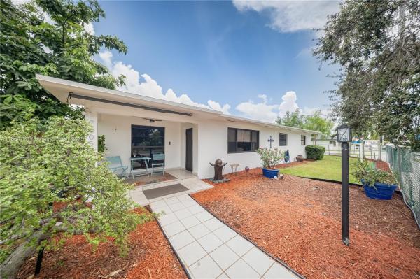 DOUGLAS ESTS 1ST ADDN