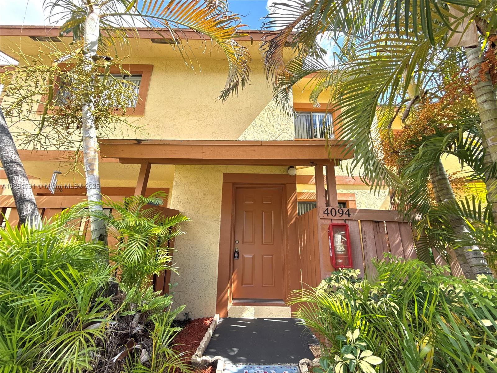 SPRING TREE - фото