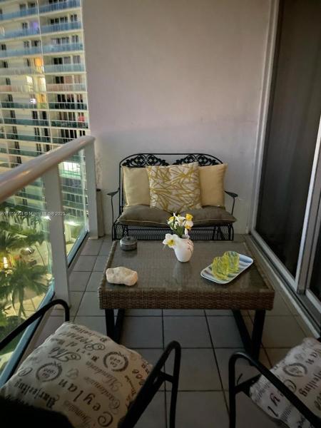 100 BAYVIEW DR #917, SUNNY ISLES BEACH, FL 33160