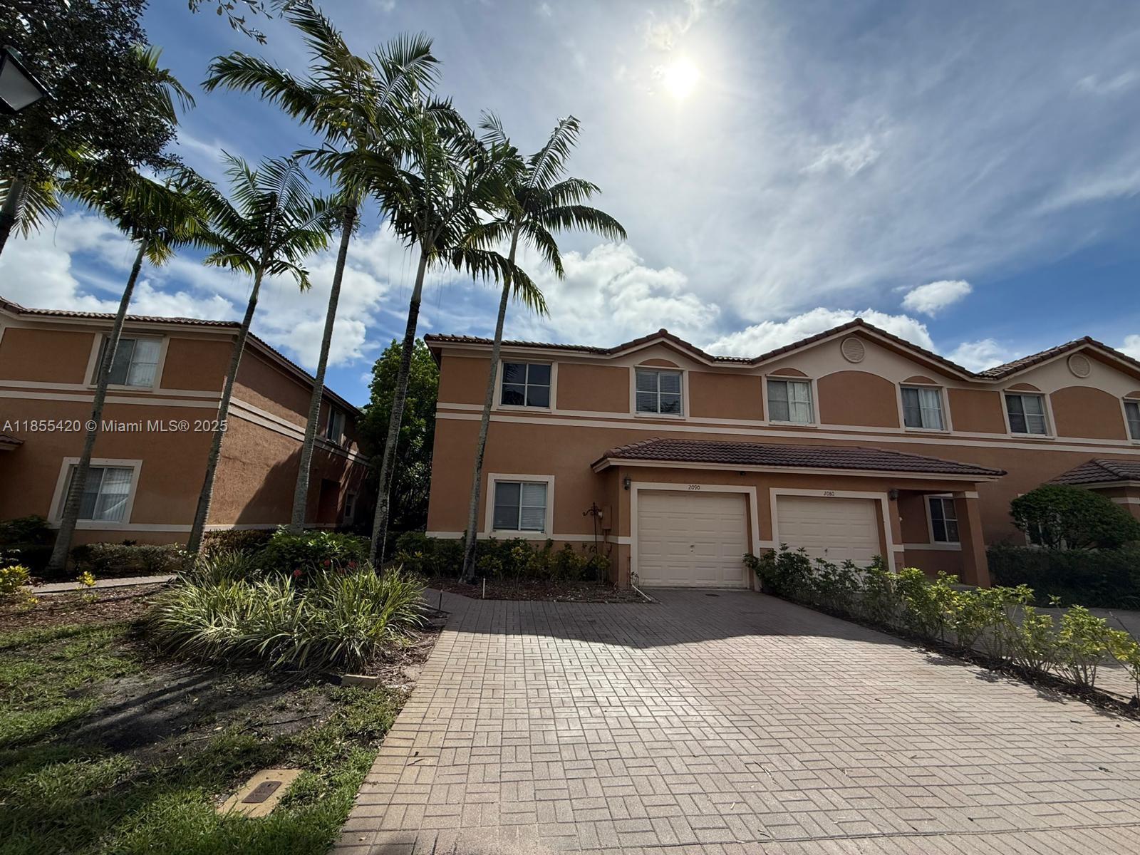 SUNSET PLAZA - фото