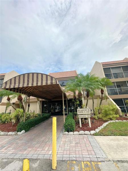 BUILDING TEN OF RACQUET C