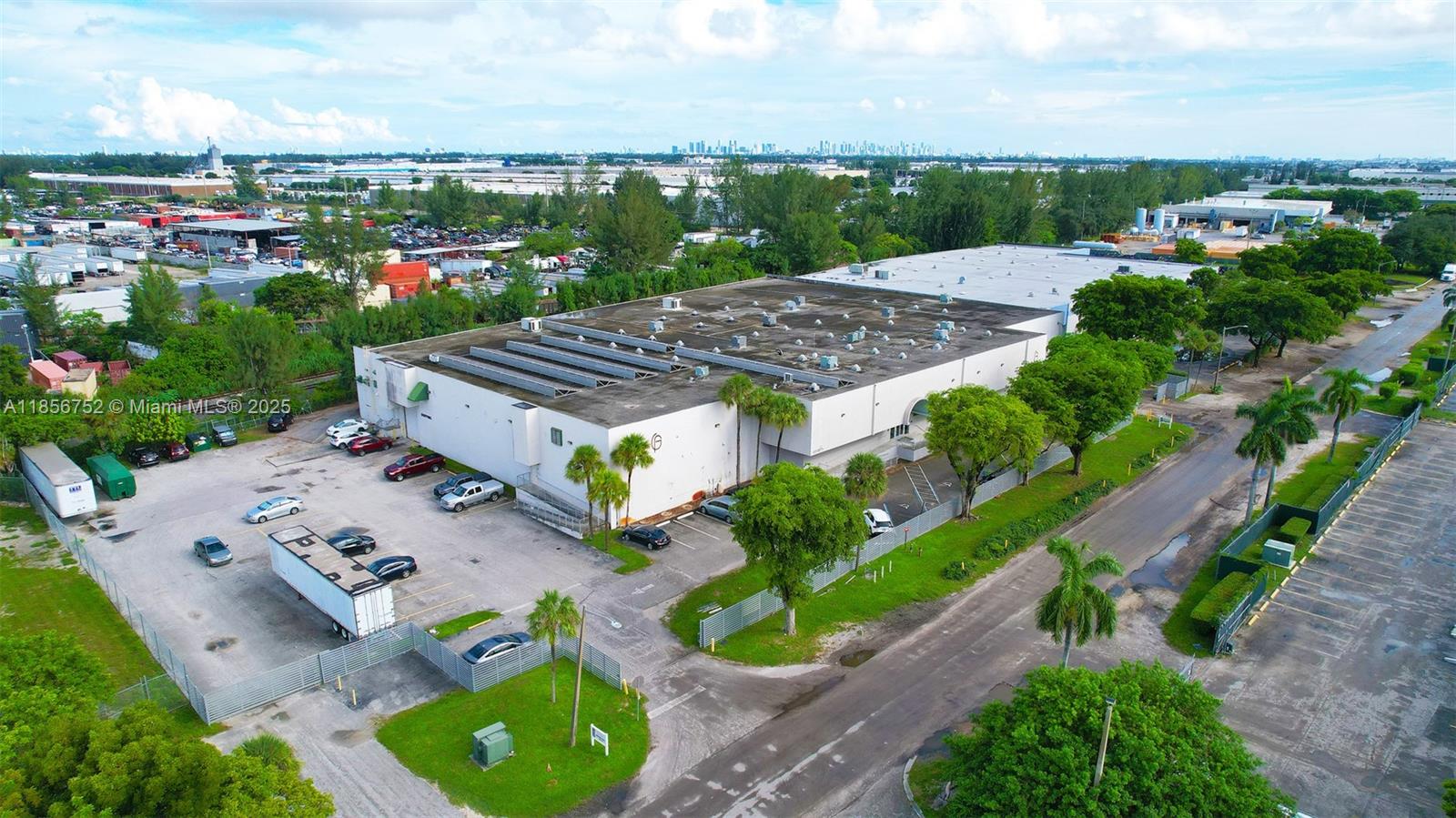 Commercial - фото