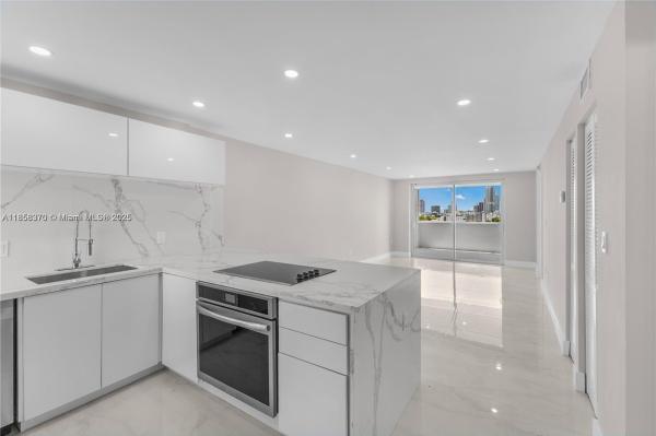 LINCOLN WEST TOWERS CONDO