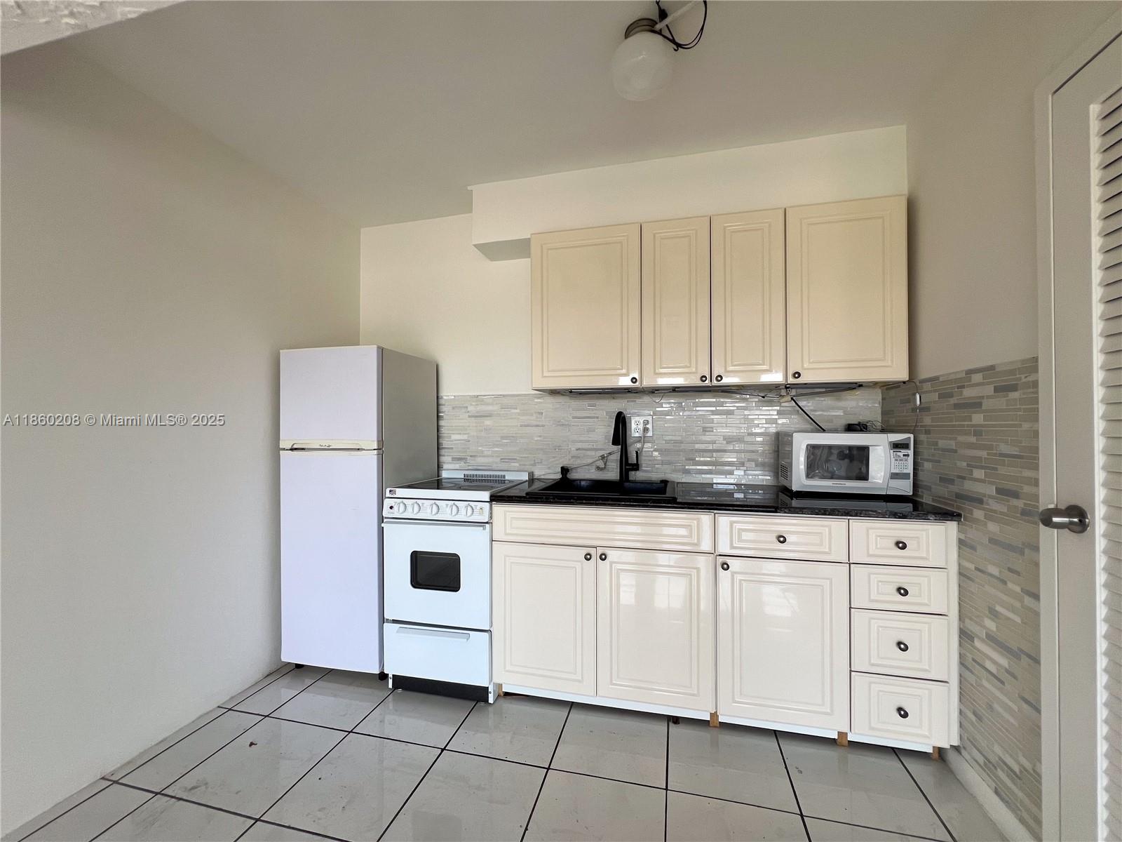 COASTAL VII APARTMENTS - фото