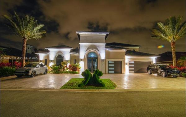 HOLLYWOOD LAKES COUNTRY C