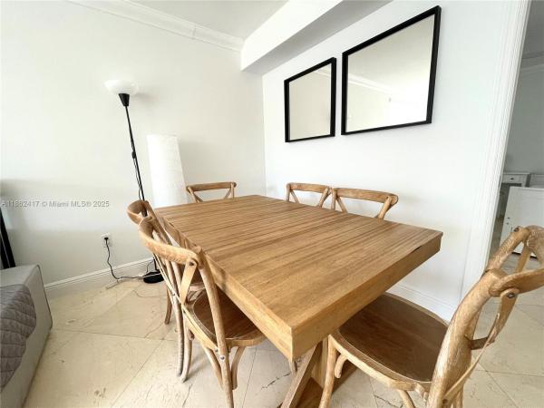 KEY BISCAYNE COMMODORE CL