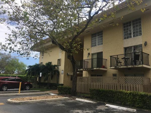 COURTYARDS AT KENDALL