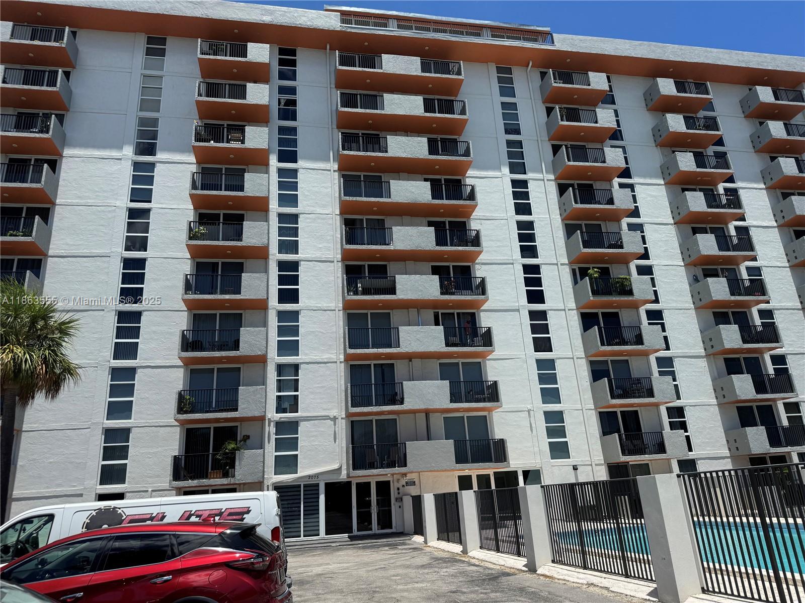 INLAND TOWERS - фото