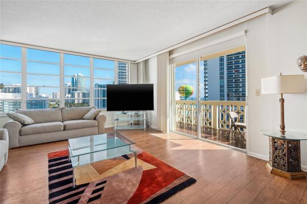 1825 S OCEAN DR #PH-1, HALLANDALE BEACH, FL 33009