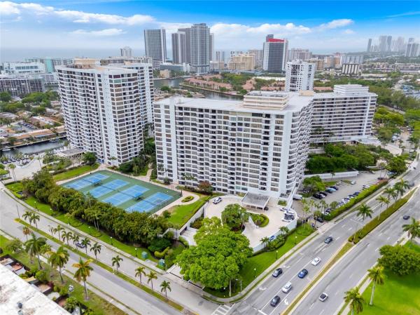 600 THREE ISLANDS BLVD #310, HALLANDALE BEACH, FL 33009