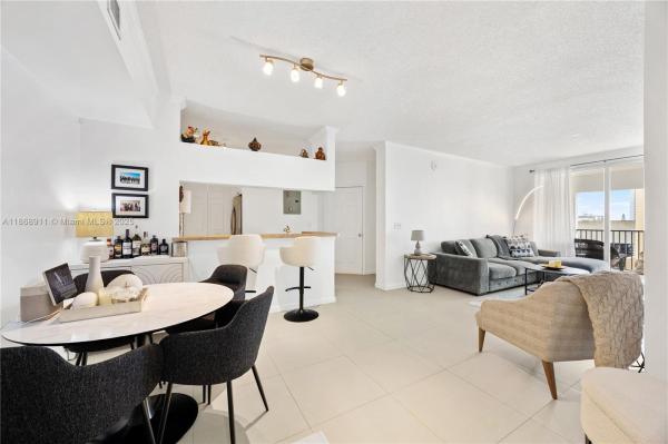 17100 N BAY RD #1810, SUNNY ISLES BEACH, FL 33160