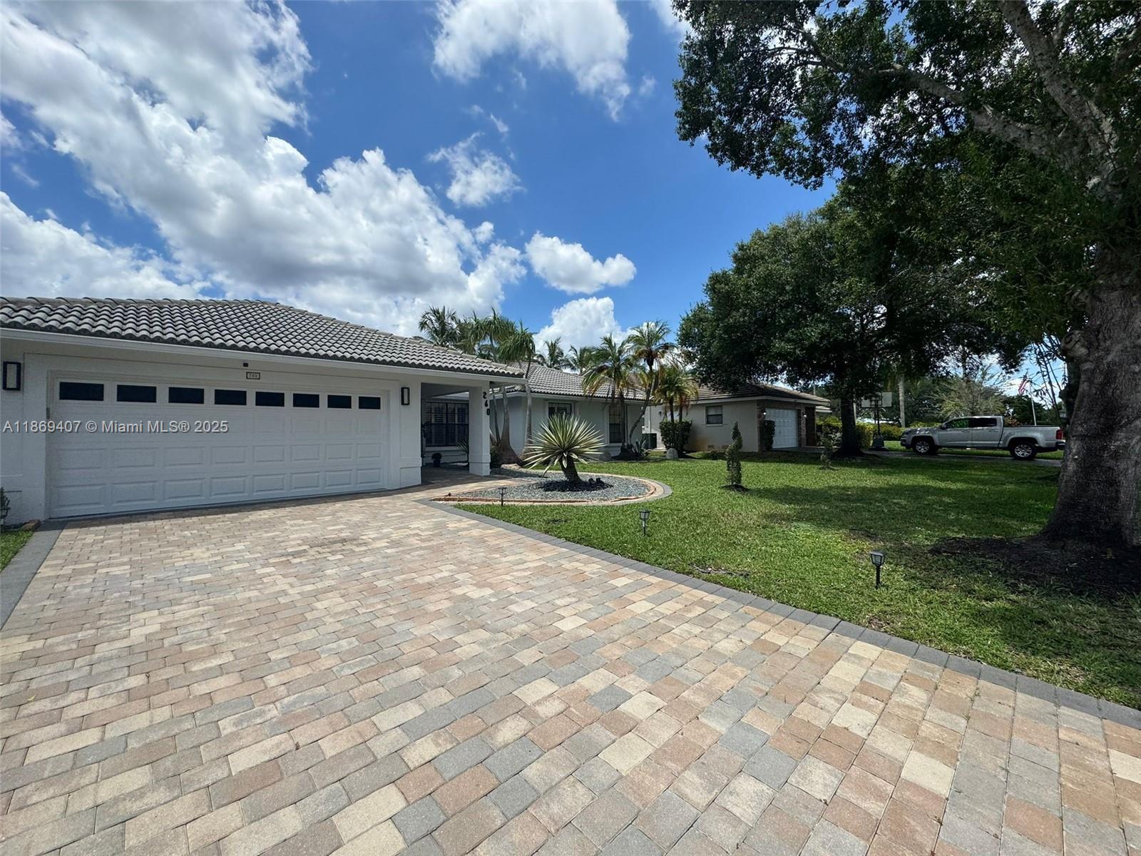 WEST GLEN - фотография WEST GLEN - фото