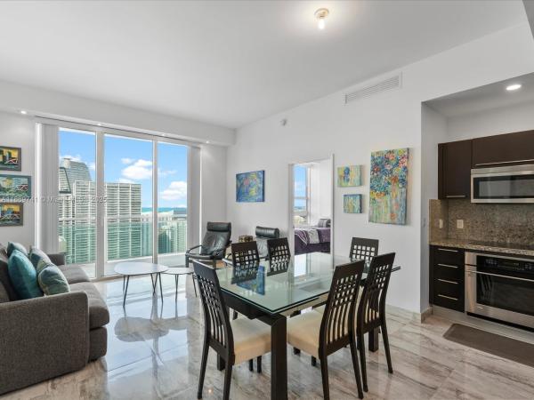 950 BRICKELL BAY DR #5206, MIAMI, FL 33131