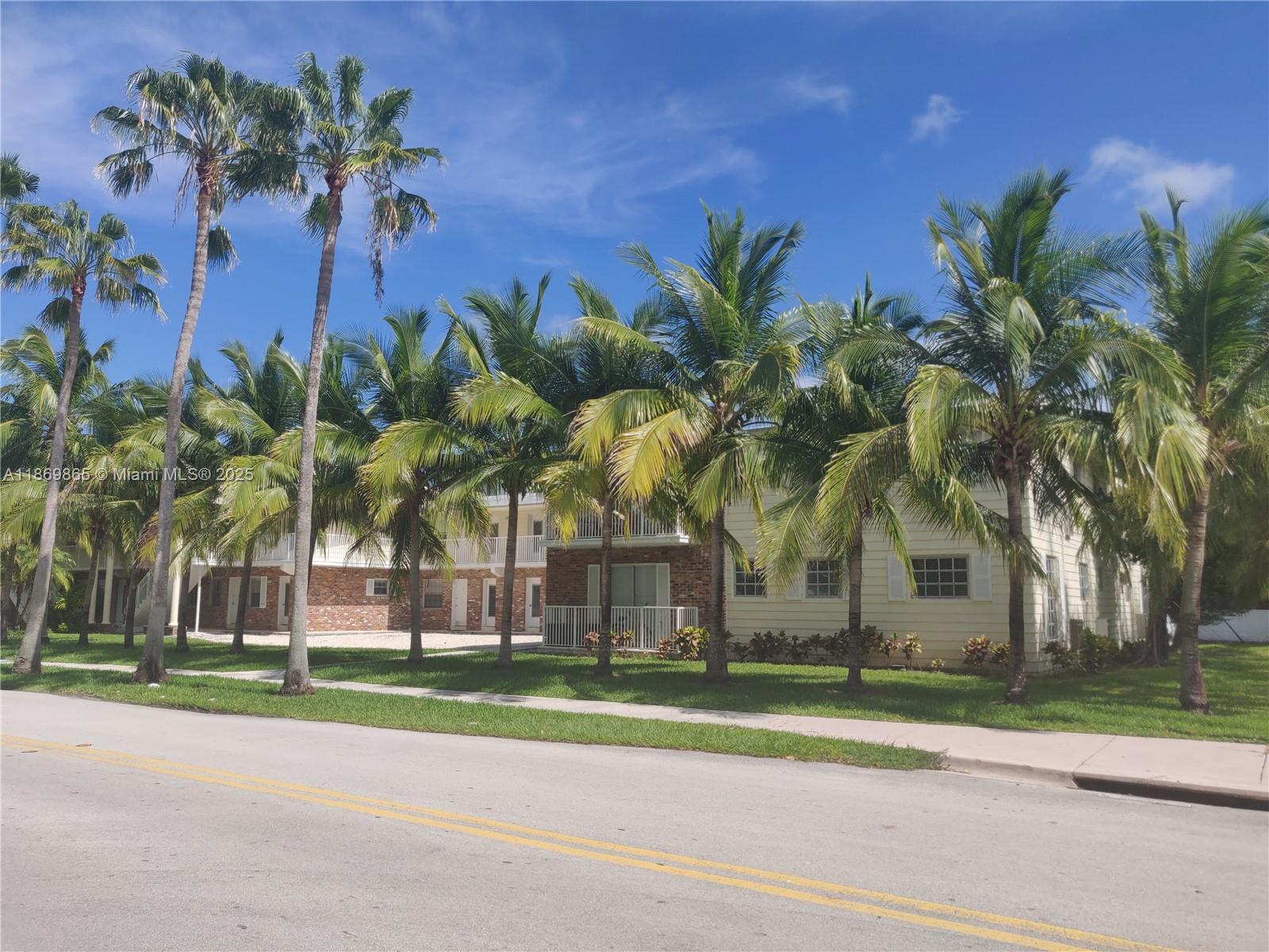 SUNRISE CLUB CONDO - фото