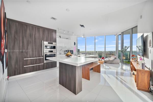 851 NE 1ST AVE #3910, MIAMI, FL 33132