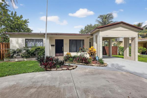 HOLLYWOOD LITTLE RANCHES