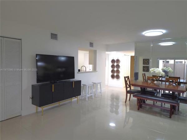 VILLA REAL CONDO NO 2