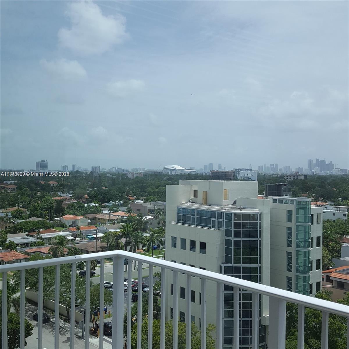 MIDTOWN LOFTS CONDO - фото