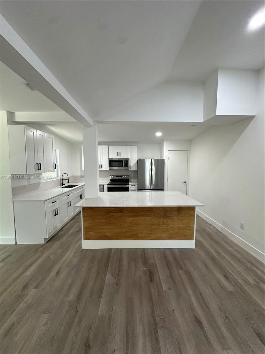 NORTH HOLLYWOOD - фото