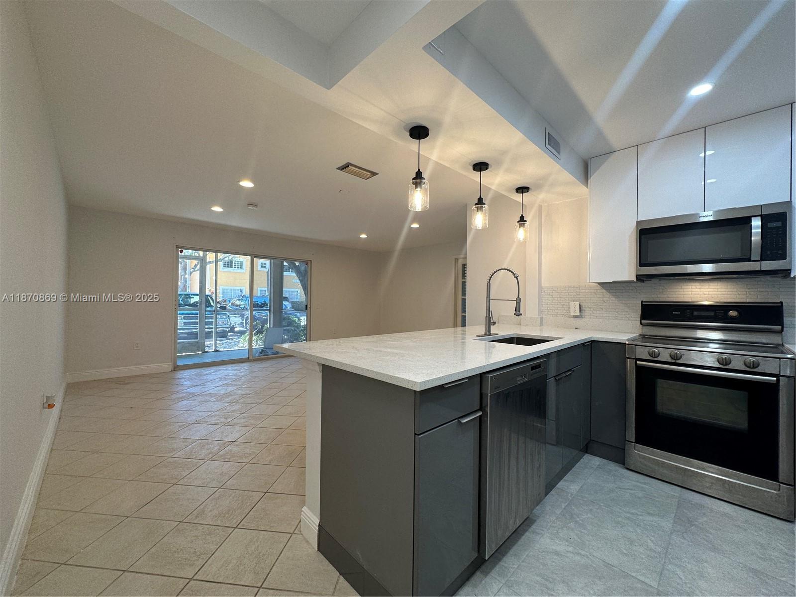 CHATEAU DE VILLE CONDO - фото