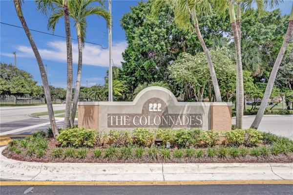COLONNADES CONDO