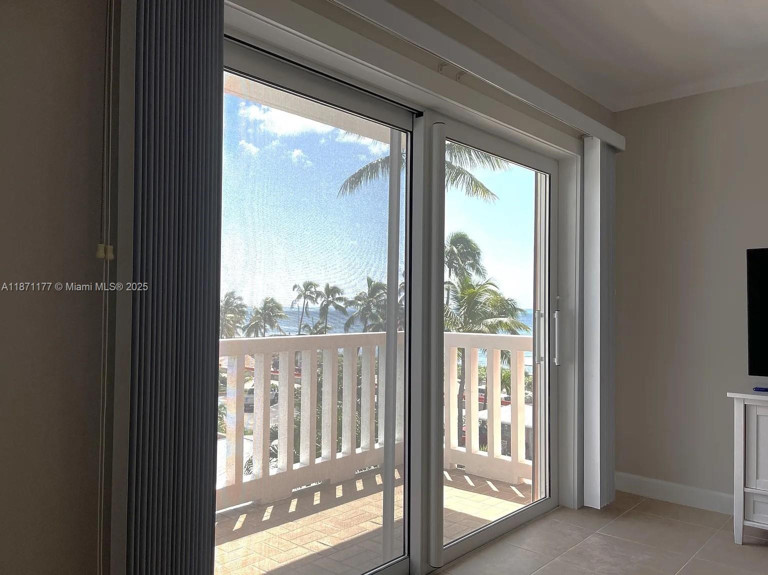 KEY WEST BY THE SEA - фото