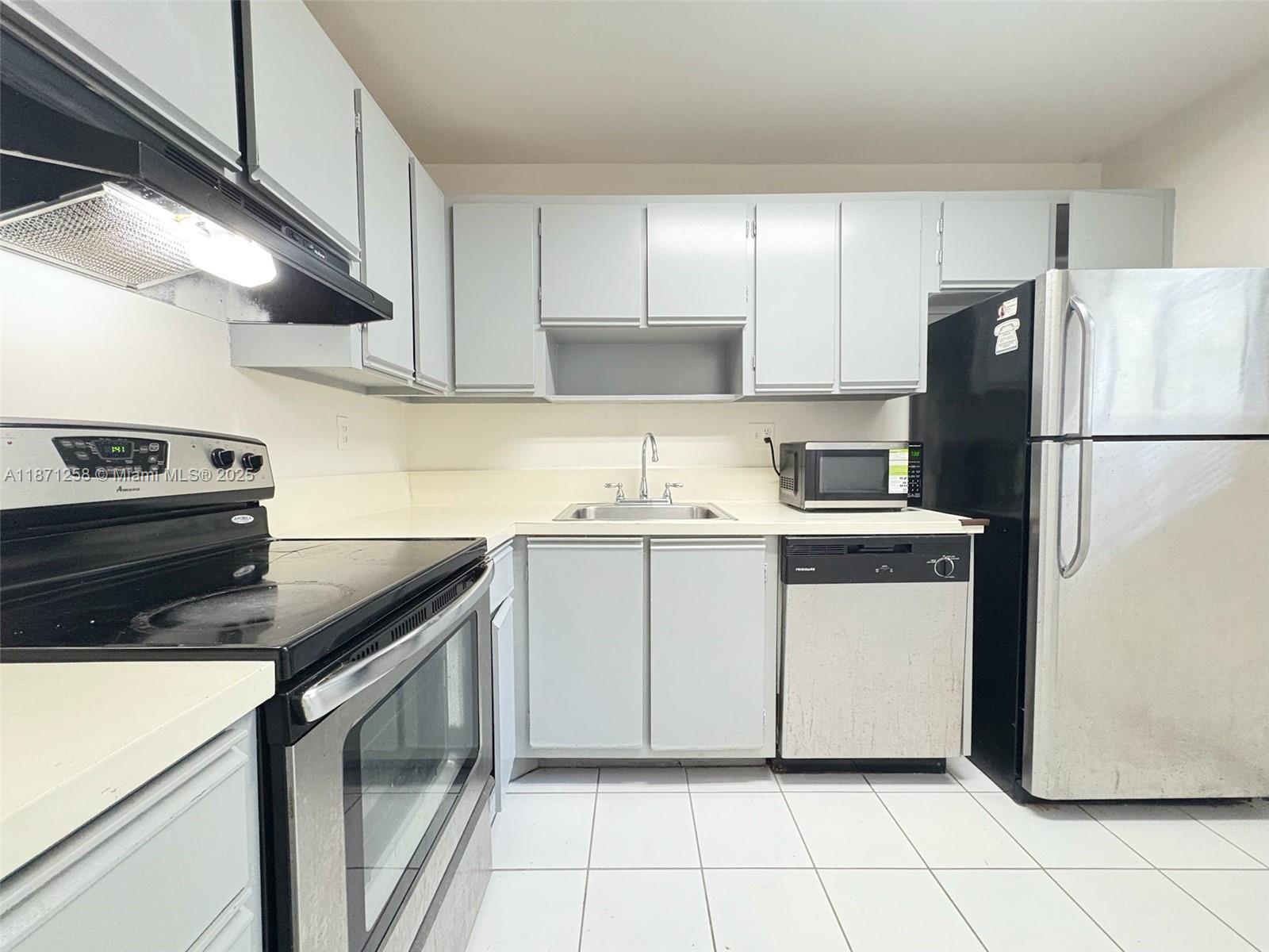 GARDENS NORTH TEN CONDO - фото