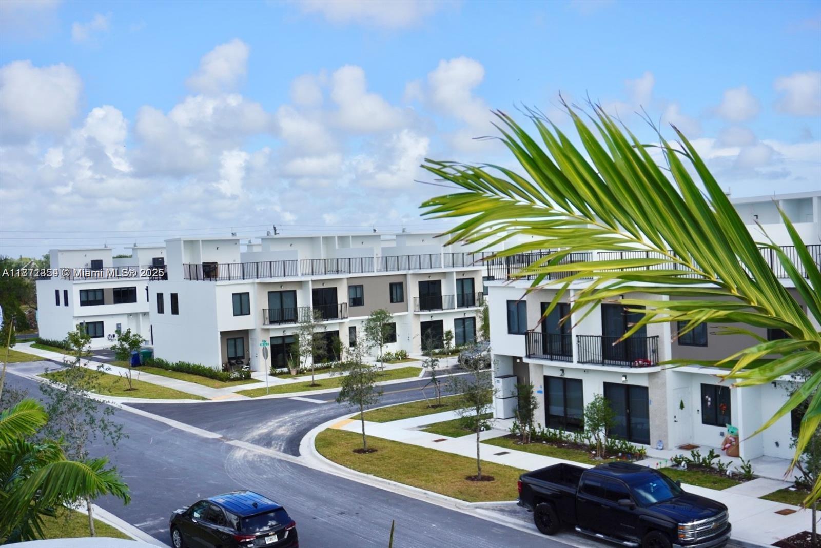 Townhouse - фото