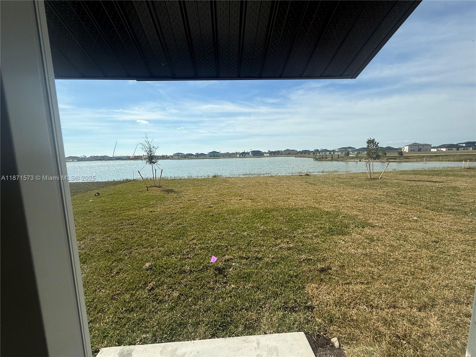 Single Family - фото