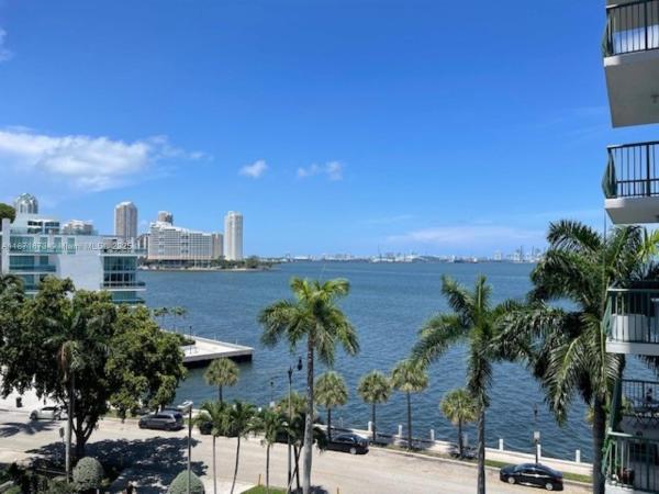 BRICKELL BAY TOWER CONDO