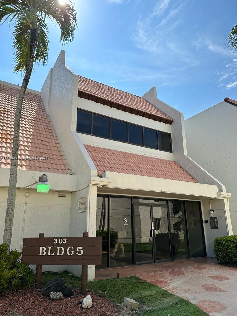 BUILDING FIVE OF RACQUET - фото