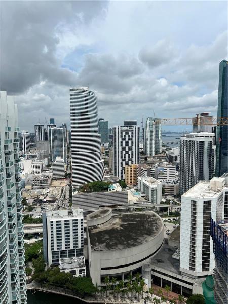 BRICKELL ON THE RIVER S T