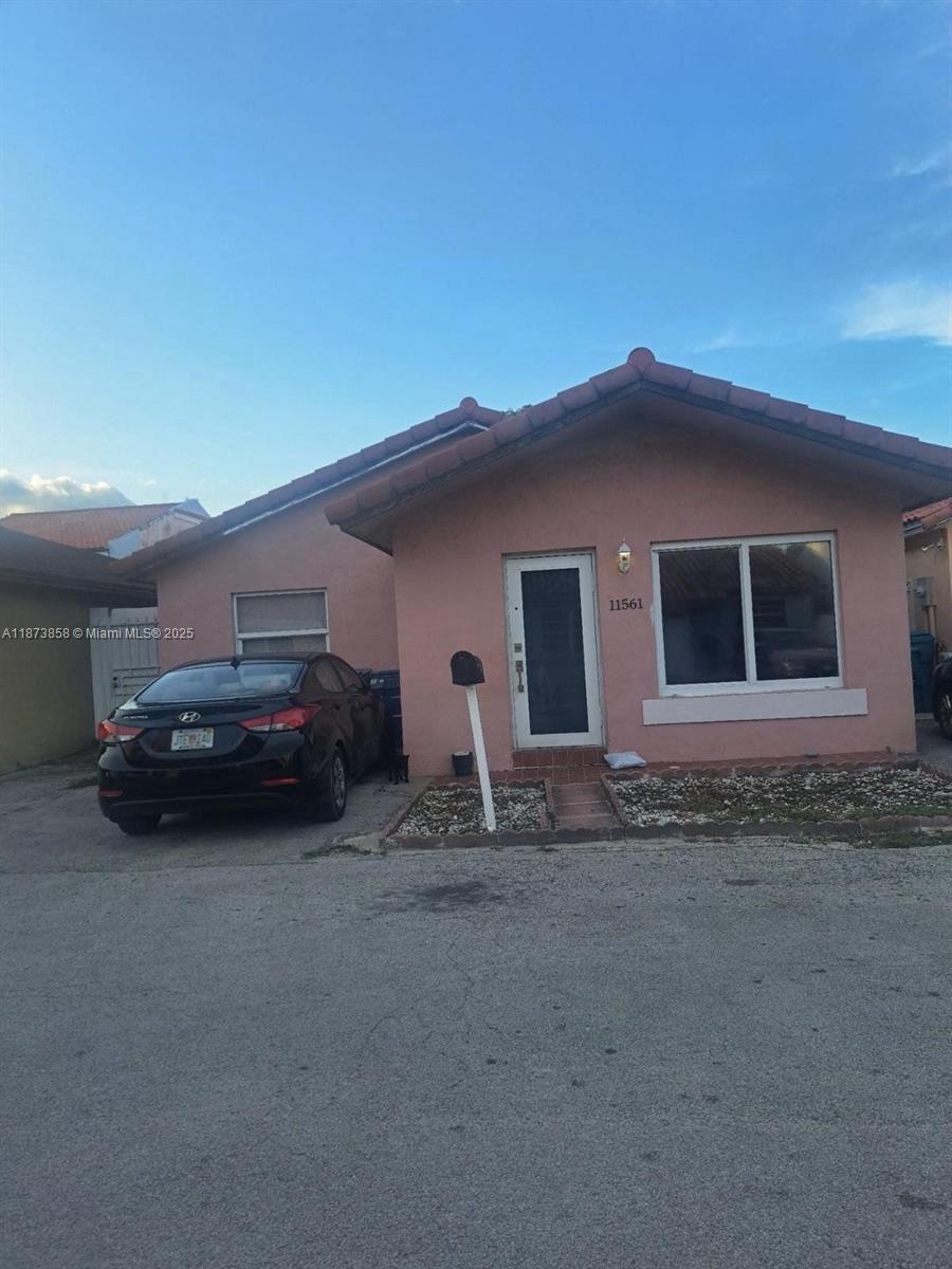 UNIVERSITY COURTS SUB - фото