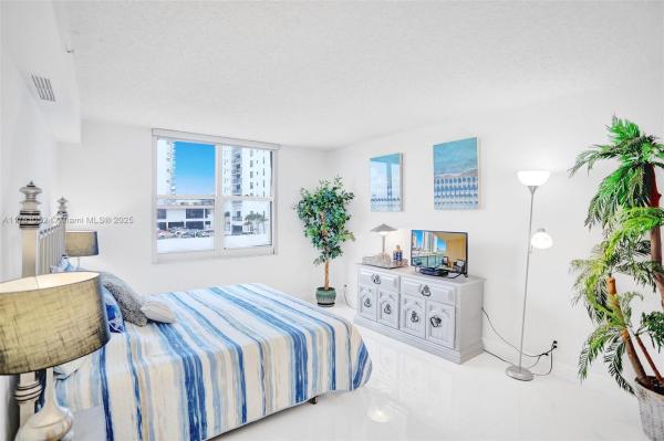 2501 S OCEAN DR #339 (AVAILABLE  NOW), HOLLYWOOD, FL 33019