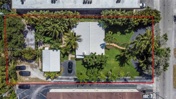 HOLLYWOOD LITTLE RANCHES