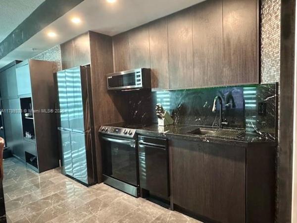 QUANTUM ON THE BAY CONDO