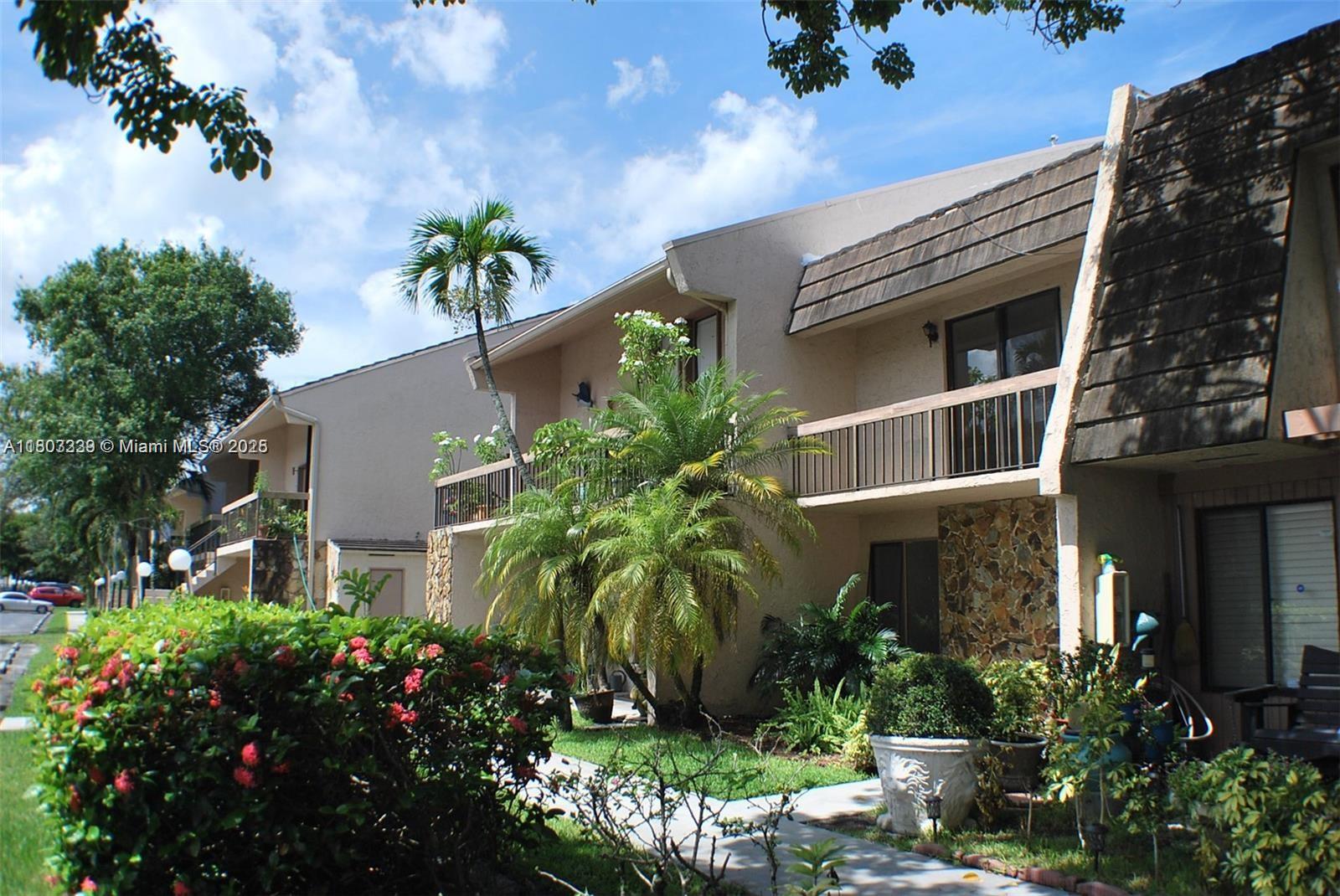 Village Townhouse Jacara - фото