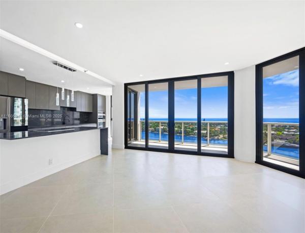 20281 E COUNTRY CLUB DR #1008, AVENTURA, FL 33180