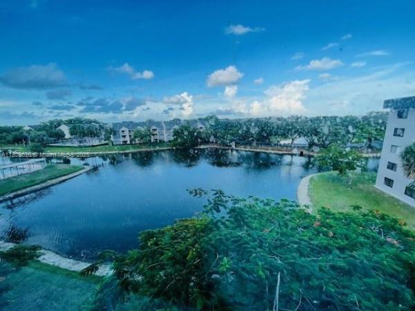 CARLISLE AT HAMPTONS WEST