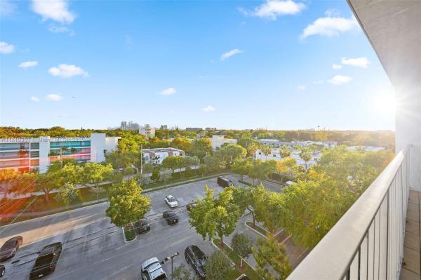 NIRVANA CONDO NO FIVE CON