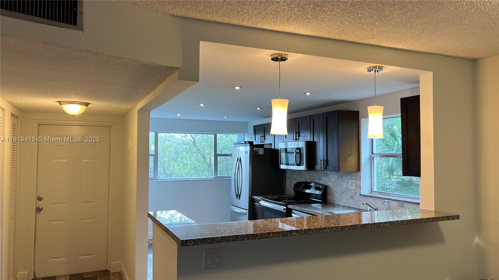 SANDS POINT 4 CONDO - фото